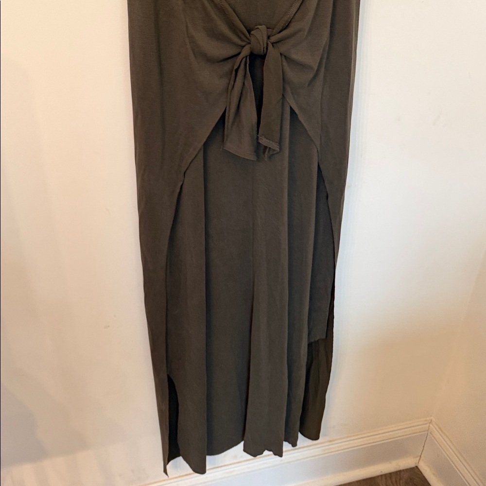 Vince Sleeveless Scoop-Neck Midi Dress in Olive - Picture 6 of 6